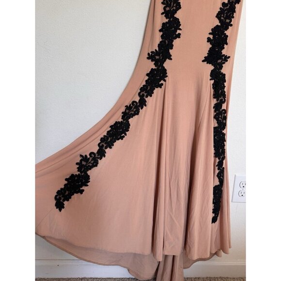 Betsy & Adam Floral Lace Woven Gown Dress Nude/Black Size 2 Low-Back Prom Tan - Picture 10 of 16